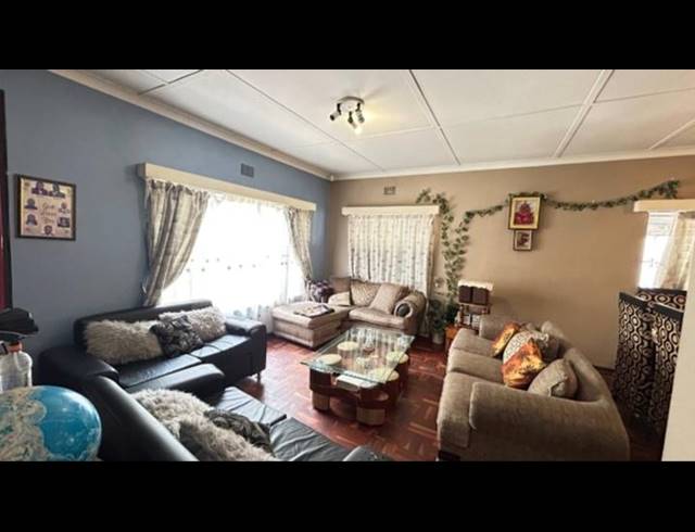 4 BEDROOM HOUSE FOR SALE IN LINMEYER